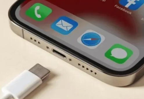 五华苹果15维修分享iPhone15改USB-C接口后能和安卓用户互借充电器吗 